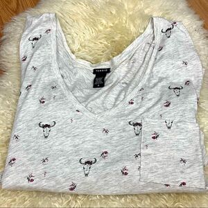 Torrid Lightweight Gray Cow Skull Floral Pocket Tee Plus Size 6